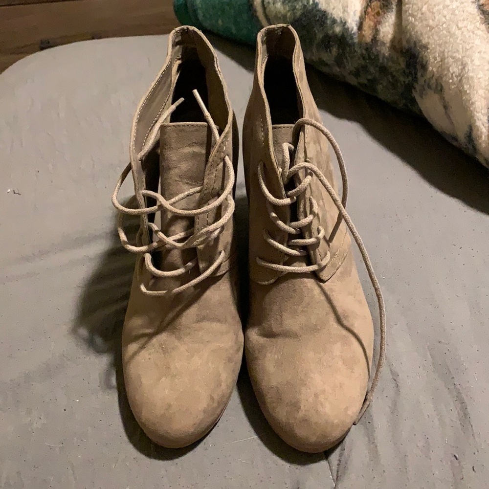 Arizona Jean co. Tan Suede Wedge Booties Size 10M